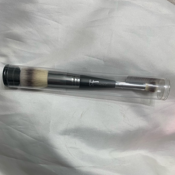 IT Cosmetics
Heavenly Luxe Makeup Brush #7 - Picture 5 of 8